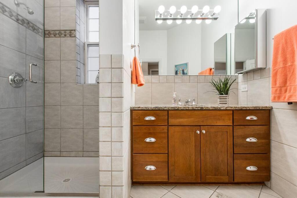 The Wrigleyville Vip-200 Steps From Wrigley Field Appartement *