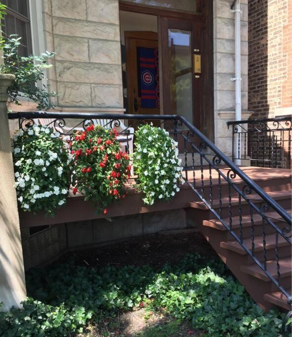 The Wrigleyville Vip-200 Steps From Wrigley Field