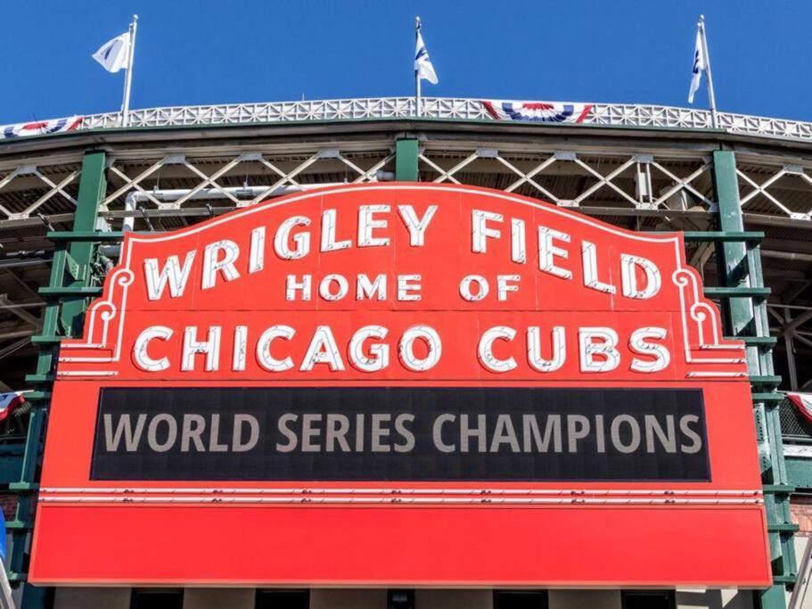 The Wrigleyville Vip-200 Steps From Wrigley Field * Chicago