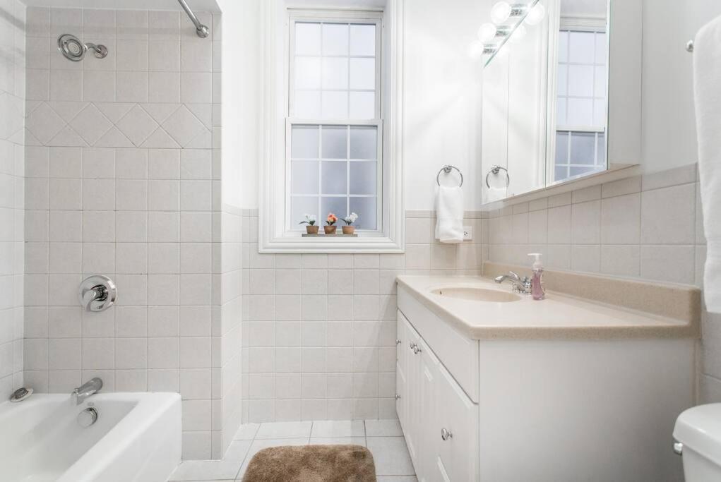 The Wrigleyville Vip-200 Steps From Wrigley Field Appartement *